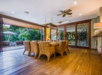 Вилла Yoga Seminyak, Обеденный уголок